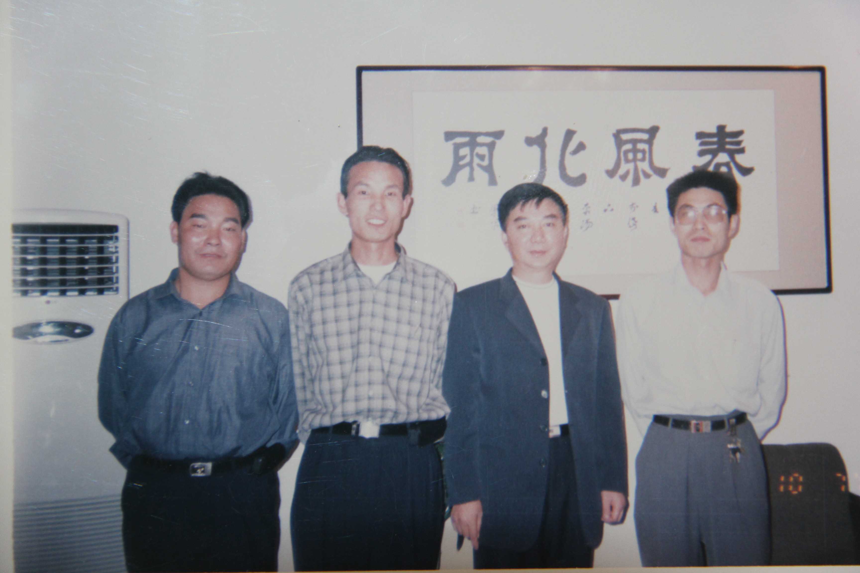 2000年秋天与唐爱国合影（右一为作者，右二为唐爱国）.JPG